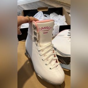 ice skating for kids size 4 NEVER WORN